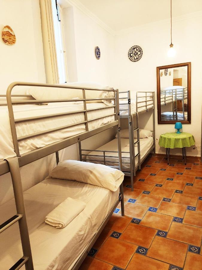 Hostel Patio 19 Малага Экстерьер фото
