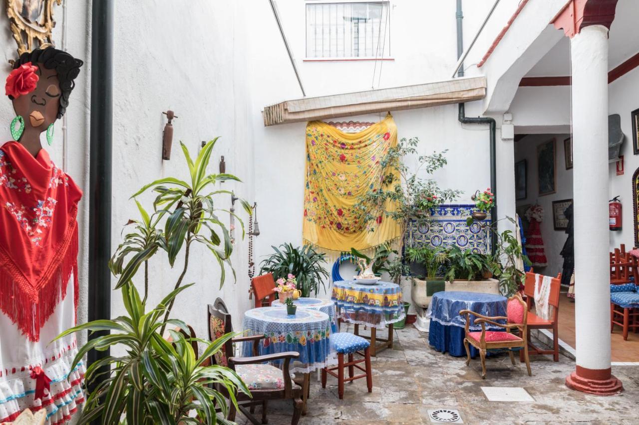 Hostel Patio 19 Малага Экстерьер фото