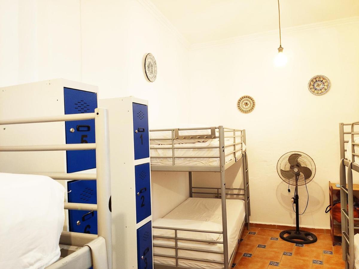 Hostel Patio 19 Малага Экстерьер фото