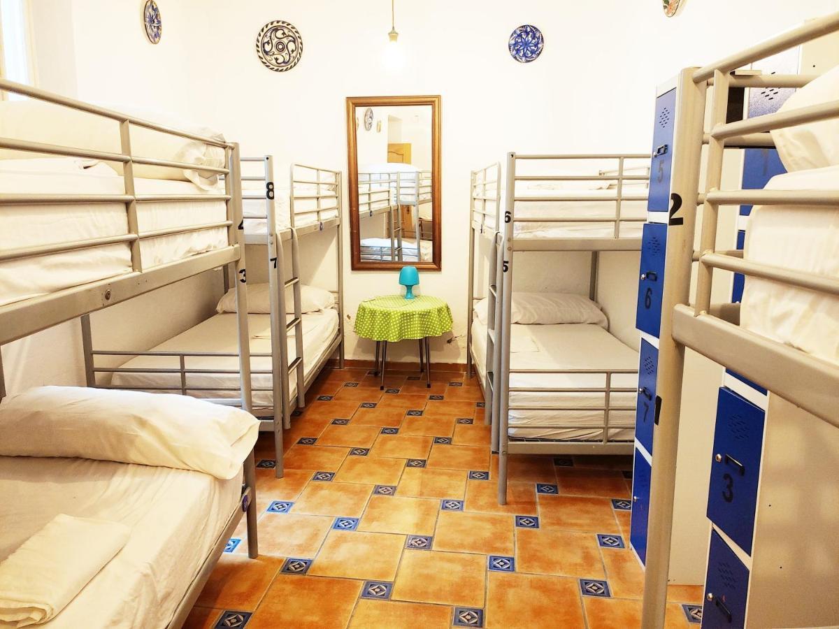 Hostel Patio 19 Малага Экстерьер фото